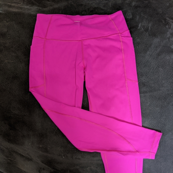 (SOLD) Victoria's Secret Knockout Crop Size M - Picture 2 of 7